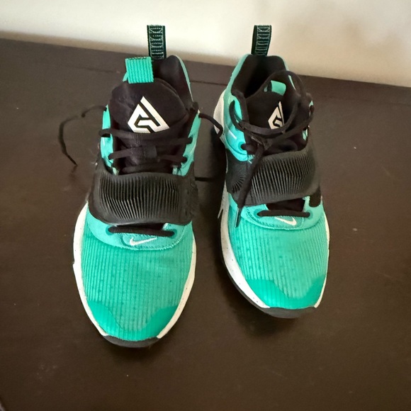 Nike Sneakers Size 8 1/2 - Picture 2 of 16